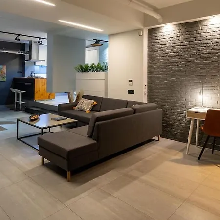 Apartman Central, Parking, Play Area, 1km To The Sea