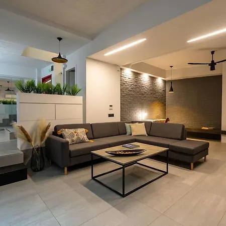 Central, Parking, Play Area, 1km To The Sea