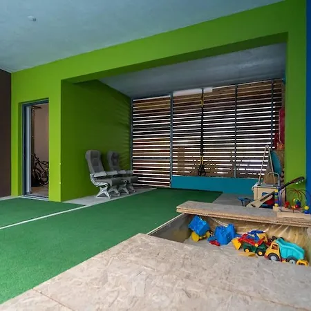 Central, Parking, Play Area, 1km To The Sea * Iráklio